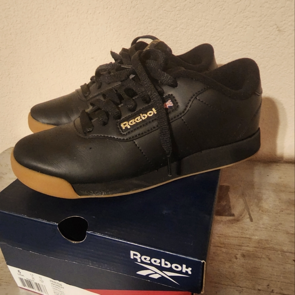 REEBOK SZ 6